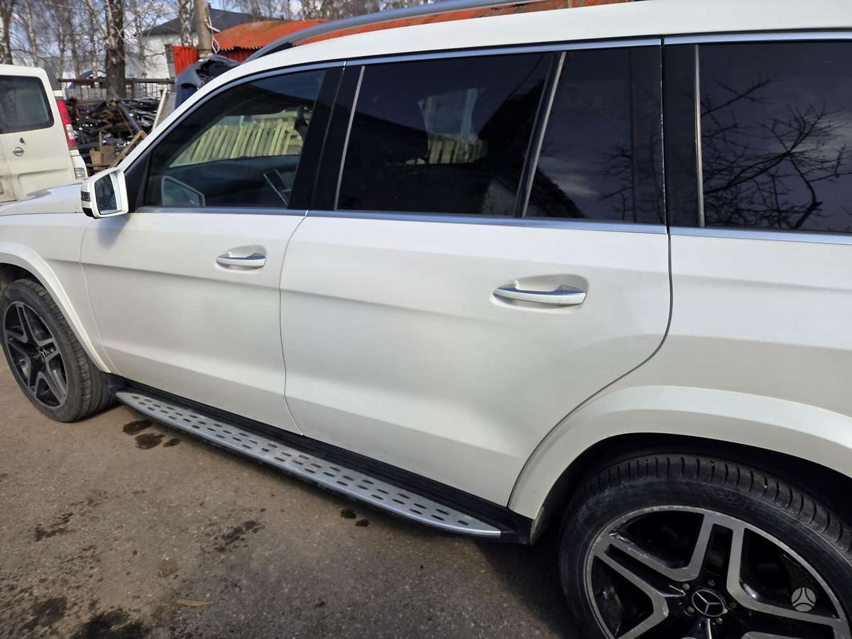 Mercedes-Benz GL350 Dalimis