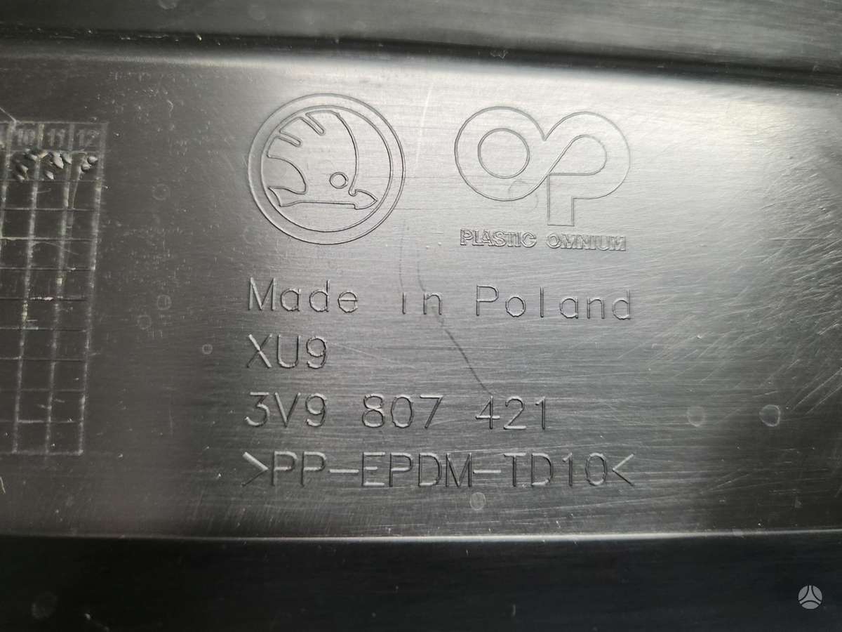 Skoda Superb, 3V9 807 421, bamperiai