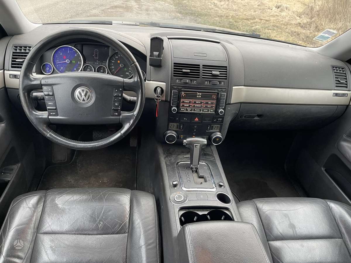 Volkswagen Touareg - 8