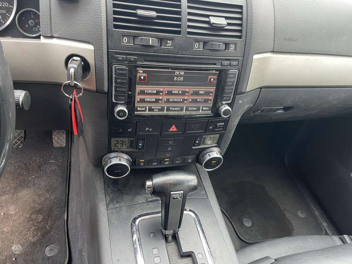 Volkswagen Touareg - 12