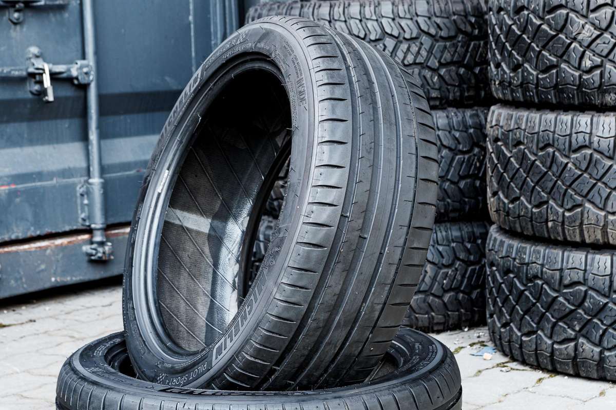Michelin Pilot Sport 4, summer 235/45 R18
