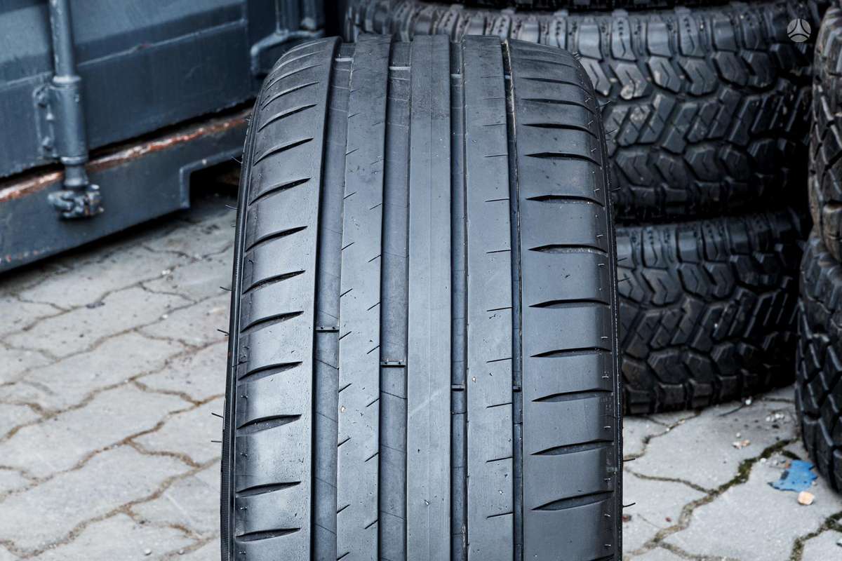 Michelin Pilot Sport 4, summer 235/45 R18
