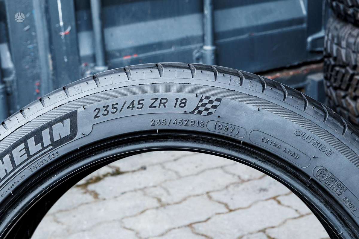 Michelin Pilot Sport 4, summer 235/45 R18