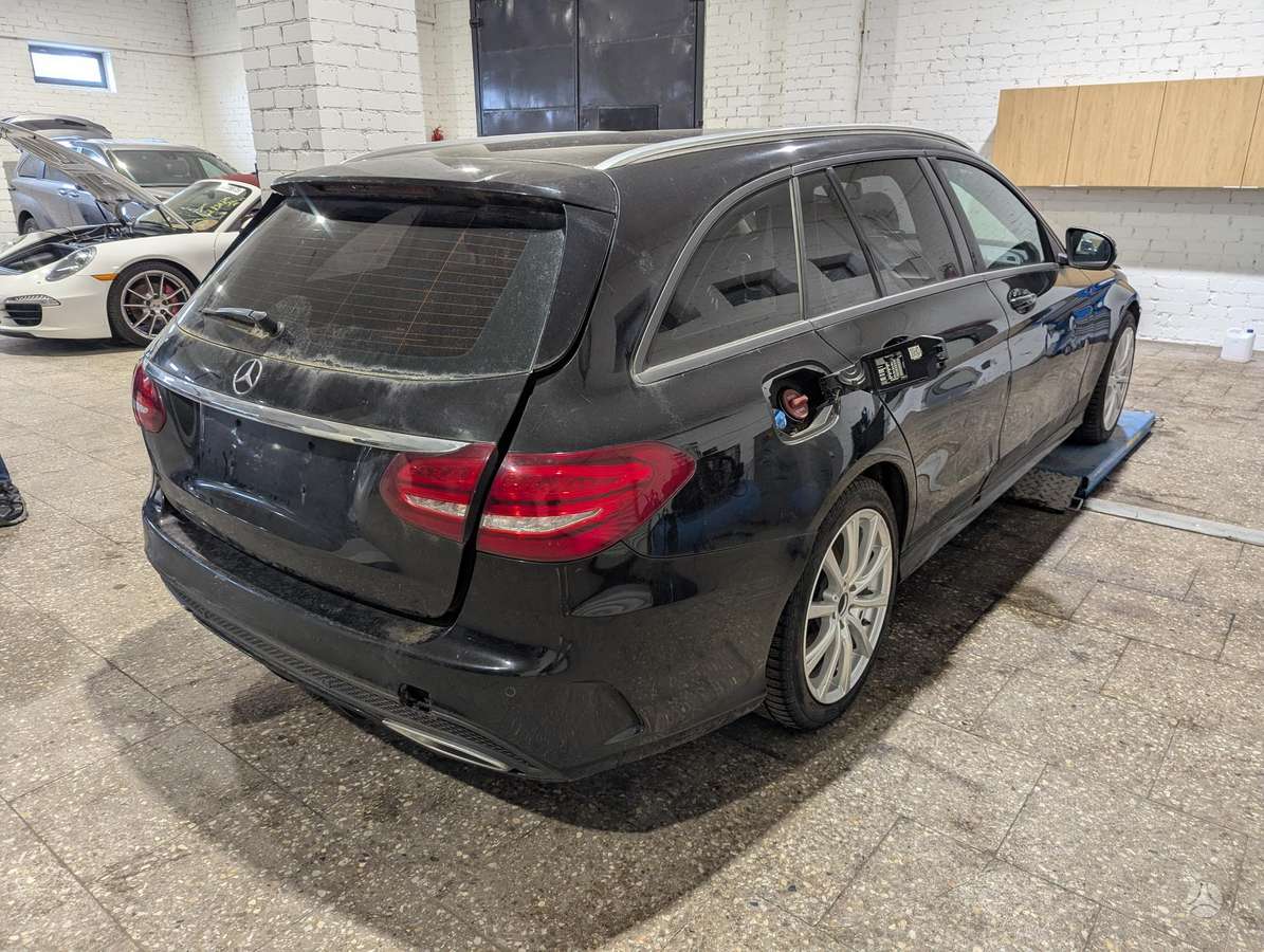 Mercedes-Benz C180