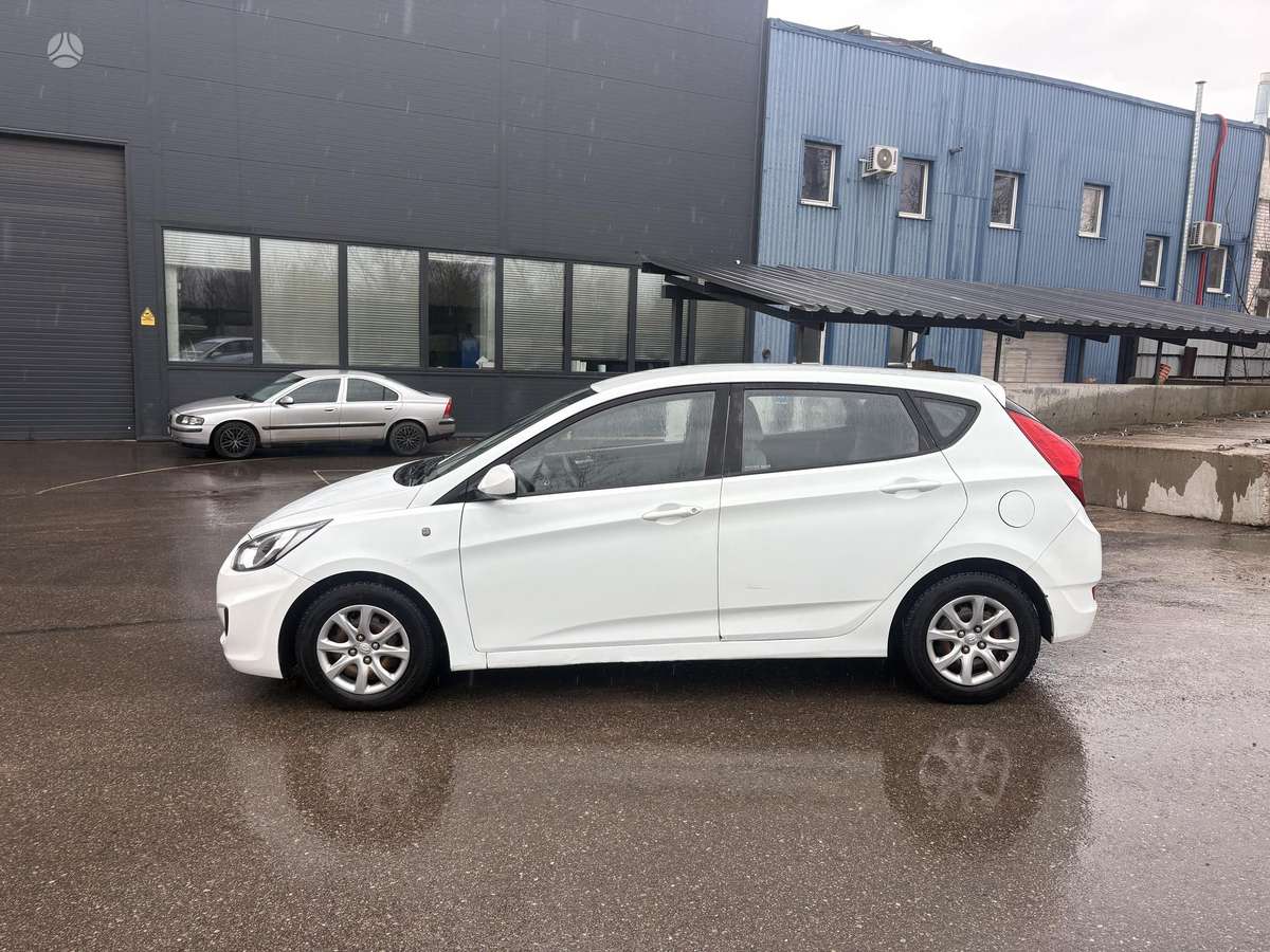 Hyundai Accent, 1.6 l., hatchback