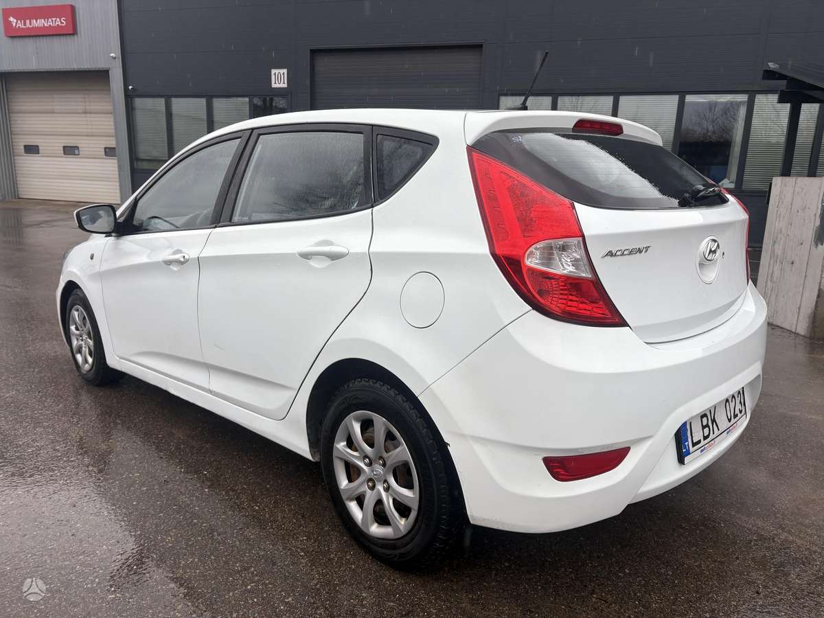 Hyundai Accent, 1.6 l., hatchback