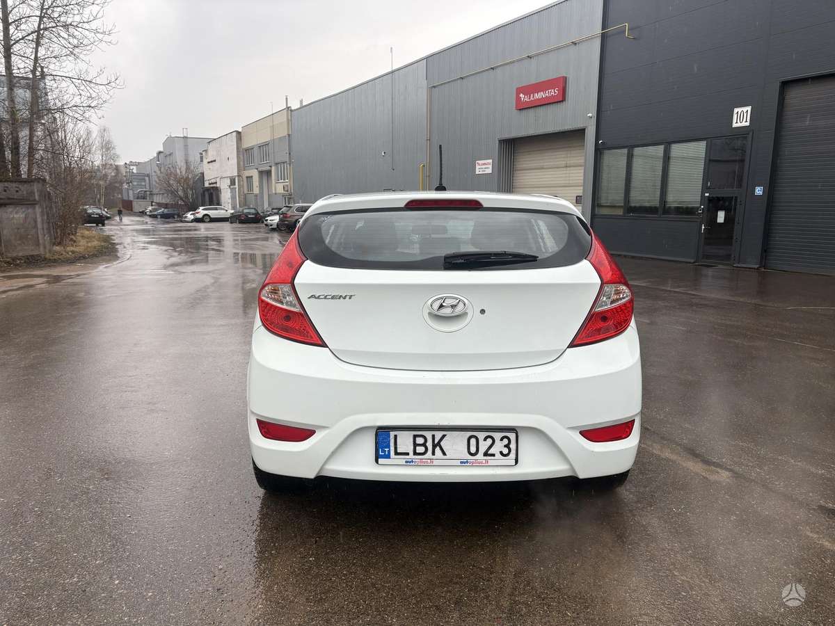 Hyundai Accent, 1.6 l., hatchback