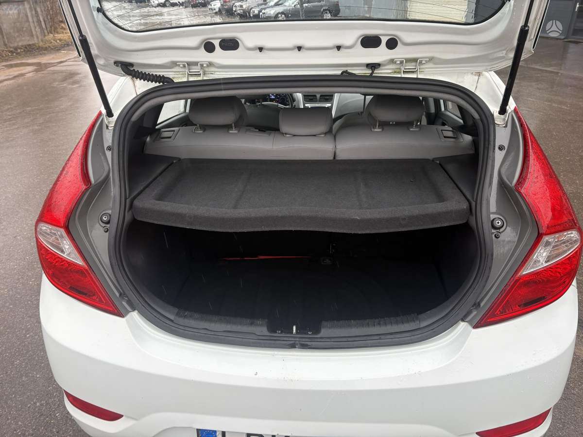 Hyundai Accent, 1.6 l., hatchback