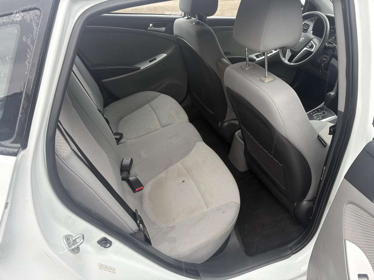 Hyundai Accent, 1.6 l., hatchback