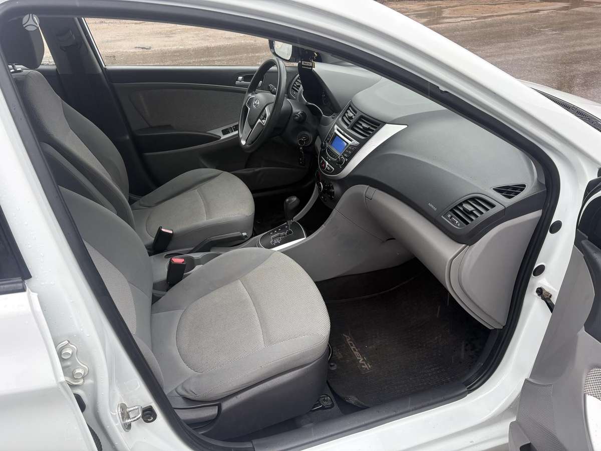Hyundai Accent, 1.6 l., hatchback