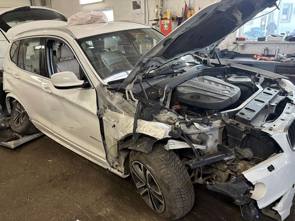 BMW X3 37068366700