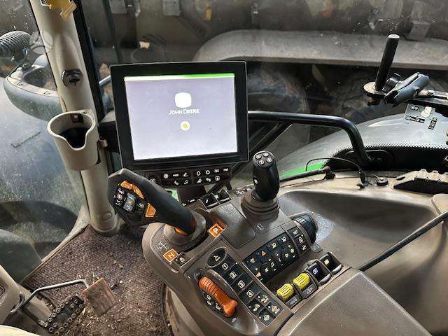 John Deere 6215R, tractors