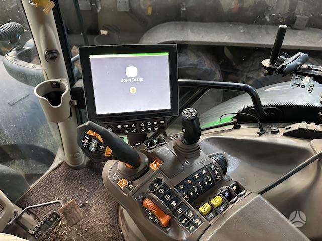 John Deere 6215R, тракторы