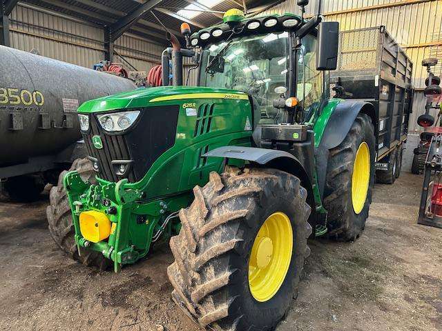 John Deere 6215R, traktoriai