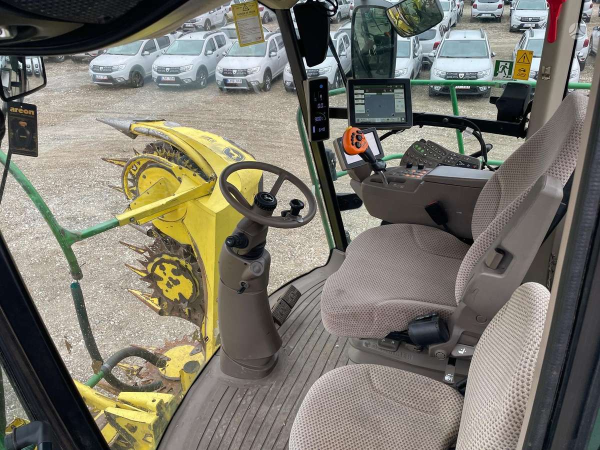 John Deere 8400i, kombaini