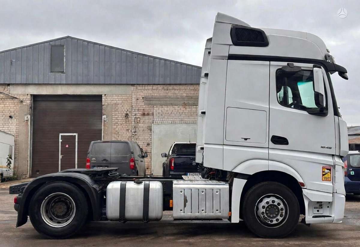 Mercedes-Benz Actros 1845, double sleeper