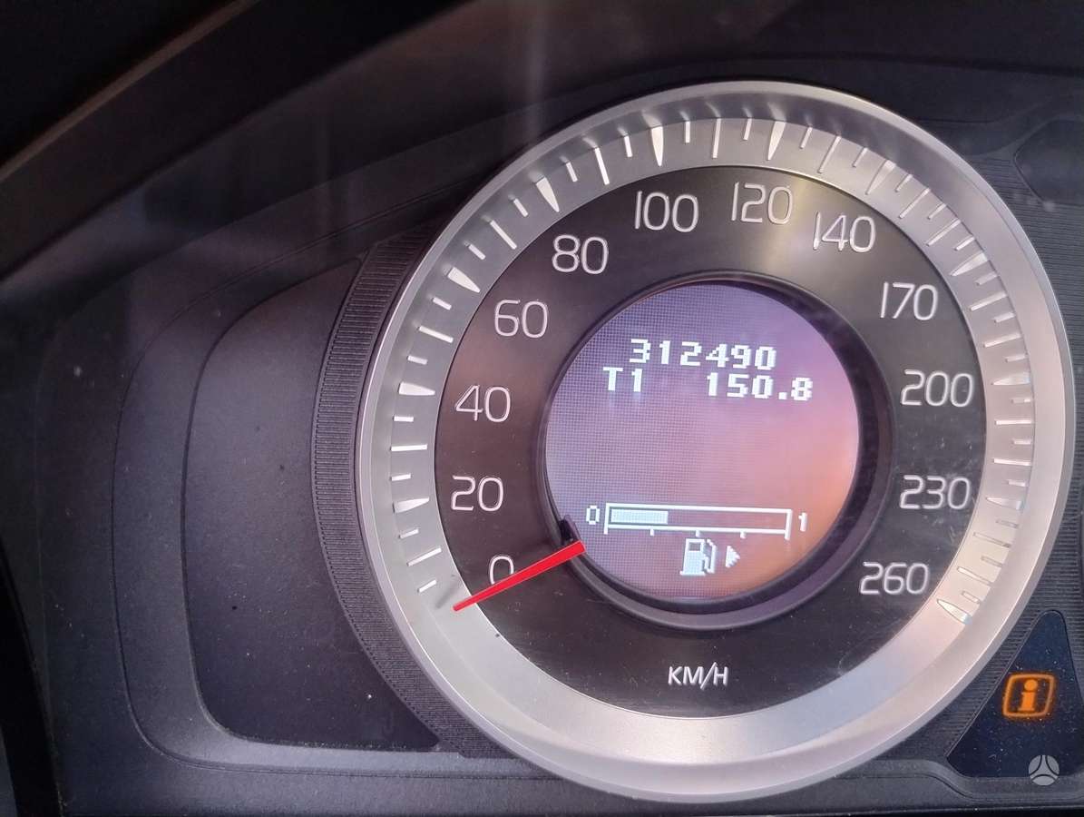 Volvo XC60, 2.4 l., off-road / crossover