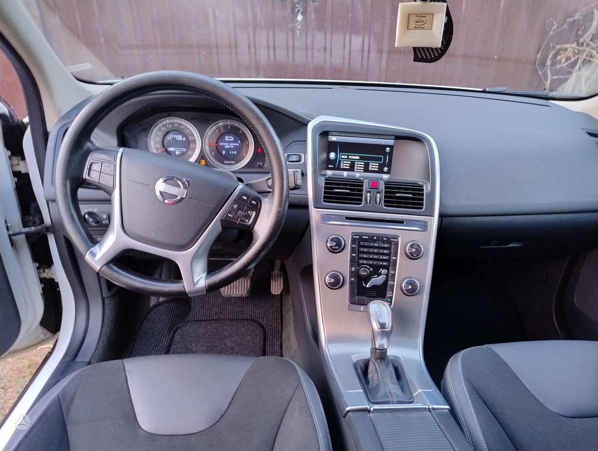 Volvo XC60, 2.4 l., off-road / crossover