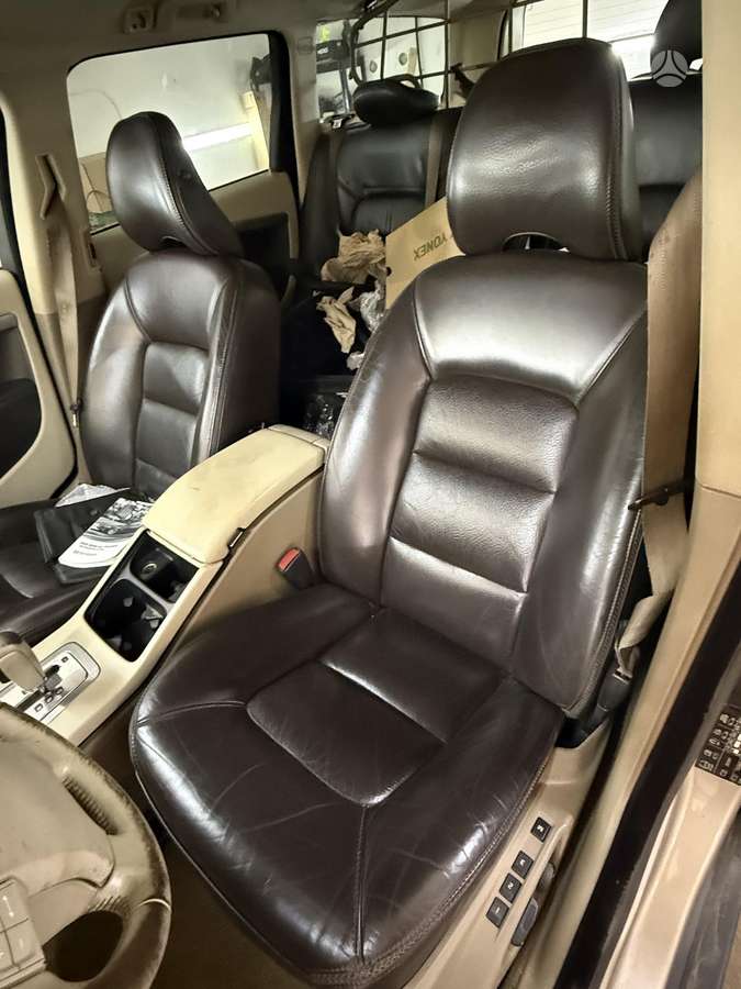 Volvo XC70 по частям. Europa dalimis spalvos kodas 484 16 dalis siunč