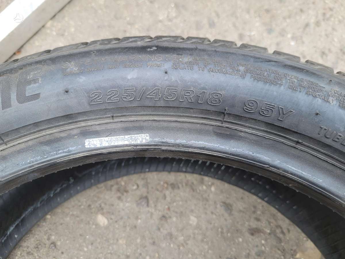 Bridgestone +225/45-18, летние 255/40 R18