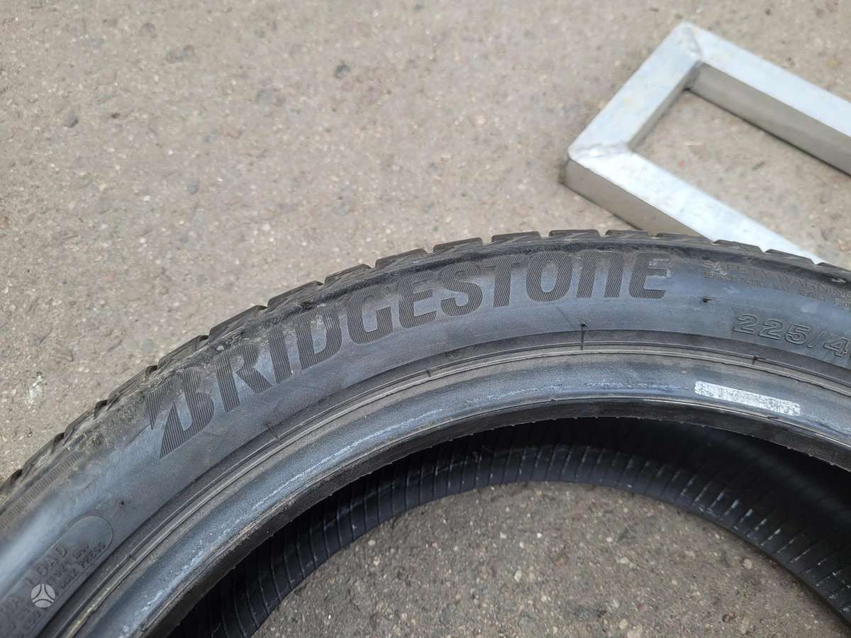 Bridgestone +225/45-18, летние 255/40 R18