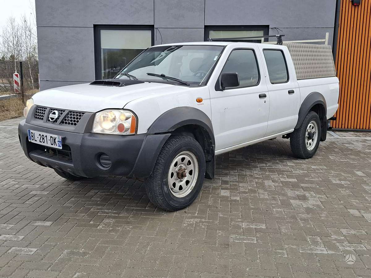 Nissan NP300, 2011