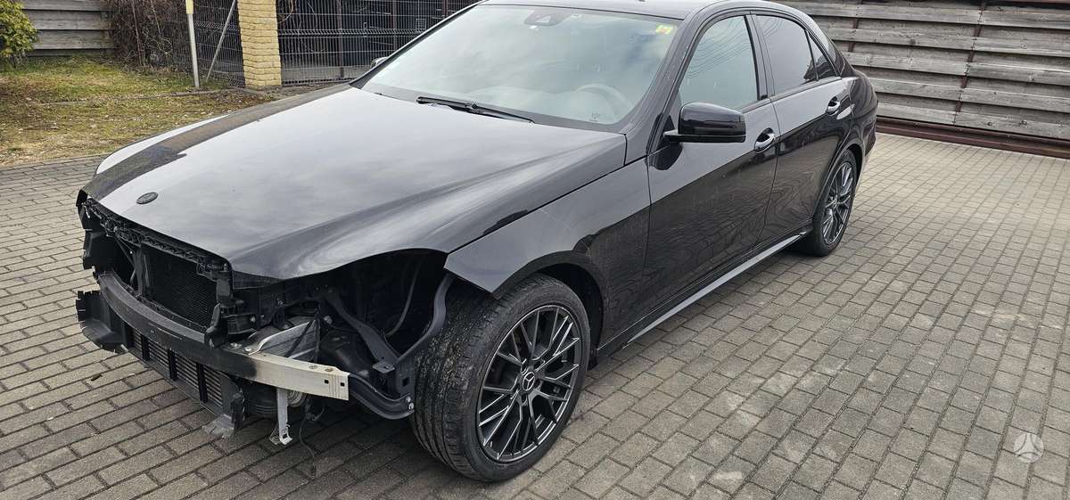 Mercedes-Benz E220, 2.1 l., Седан