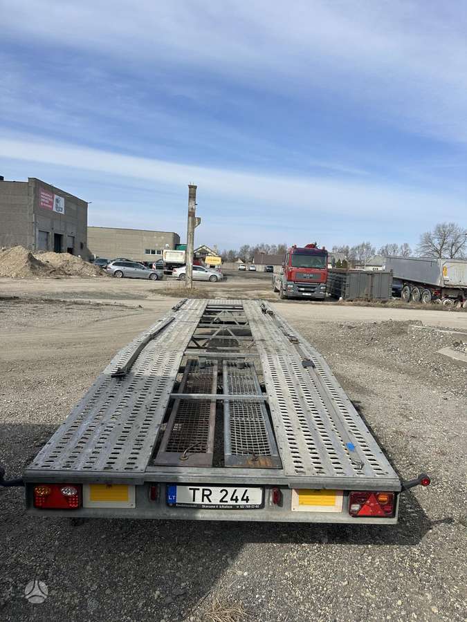 Blyss OBROT, auto treileris