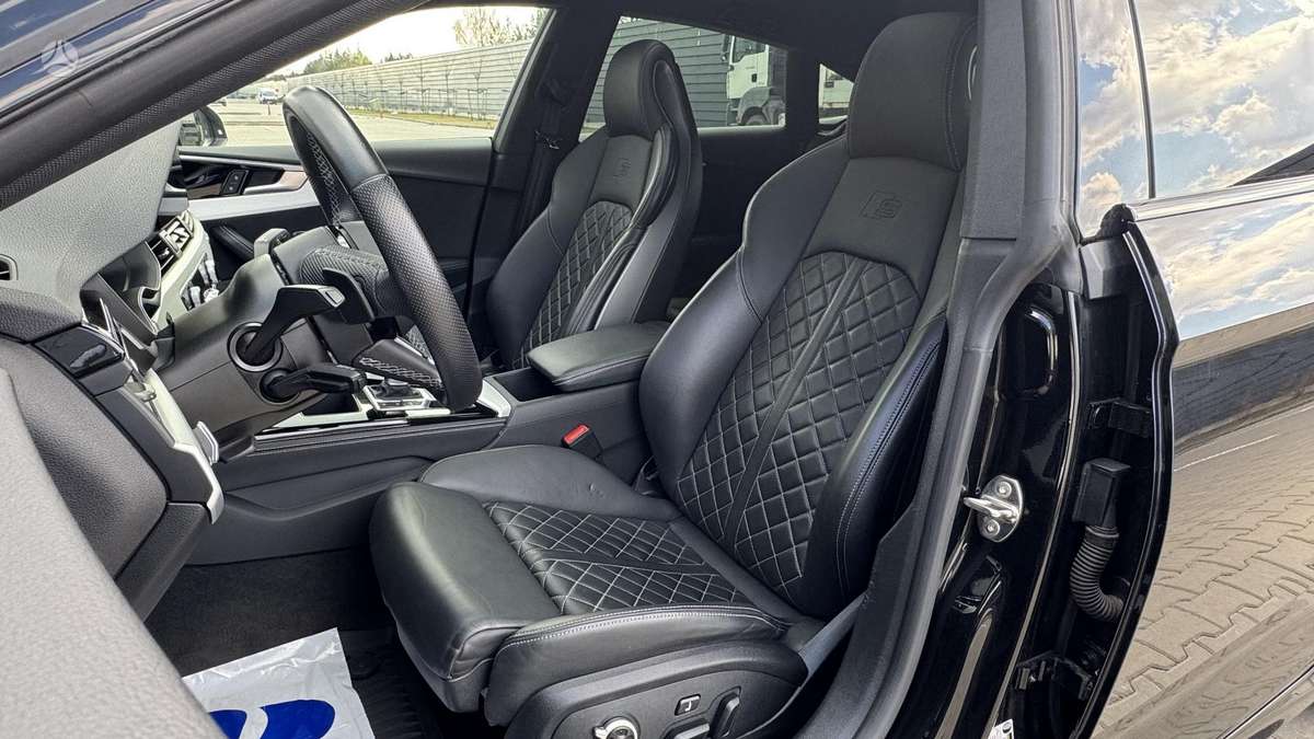 Audi S5, 3.0 l., Седан