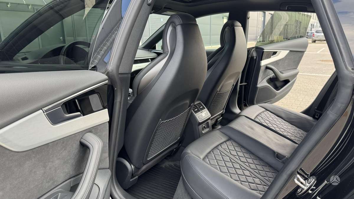 Audi S5, 3.0 l., Седан