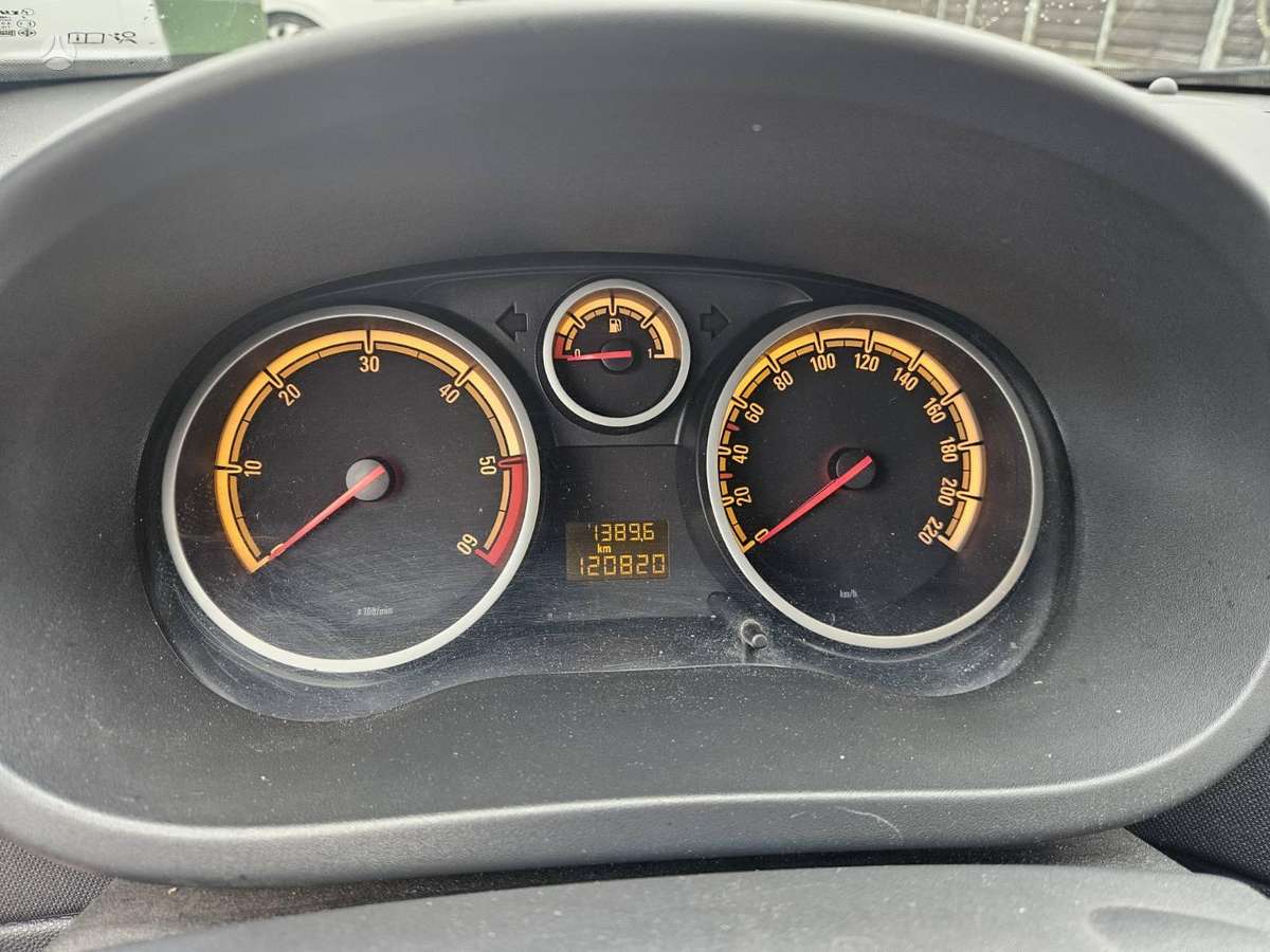 Opel Corsa, 1.3 l., Хэтчбек