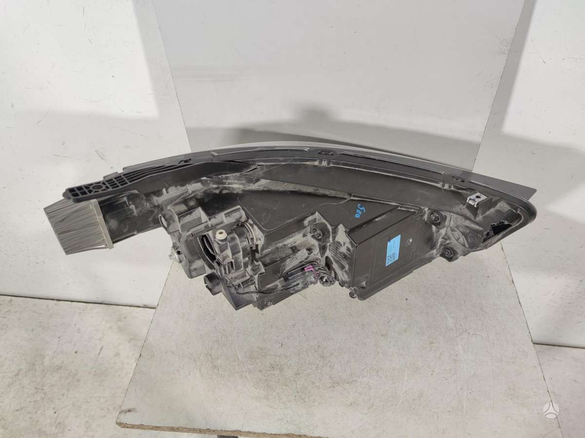 MG ZS, 11275385, lights