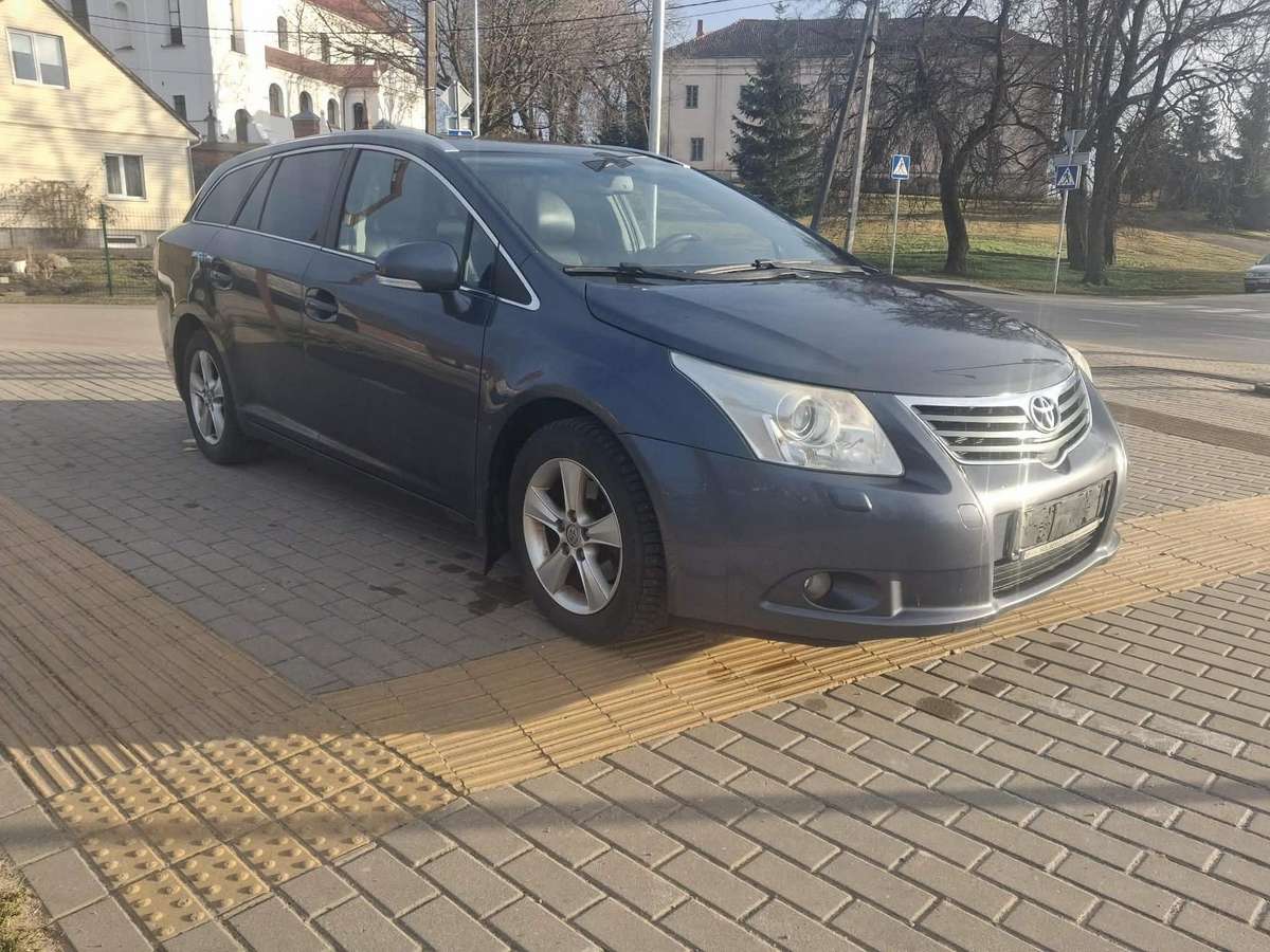 Toyota Avensis - 1