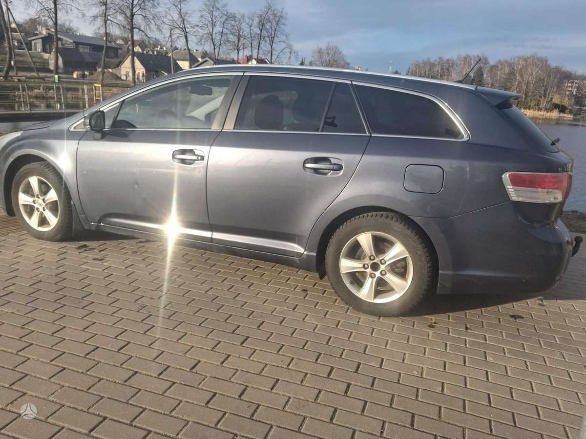 Toyota Avensis - 2