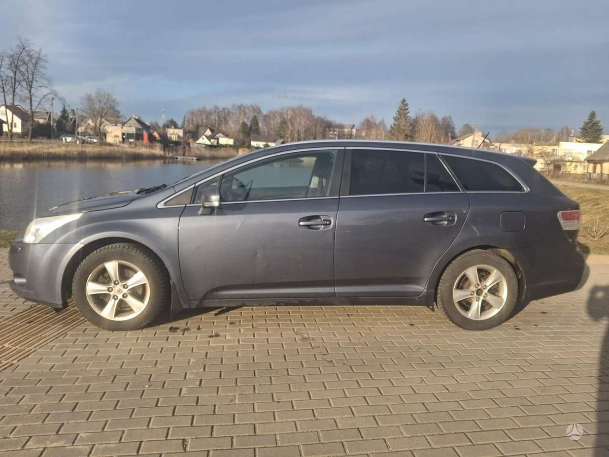 Toyota Avensis - 12