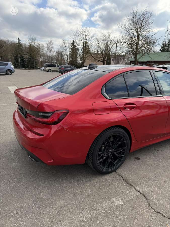 BMW 330, 2.0 l., Седан