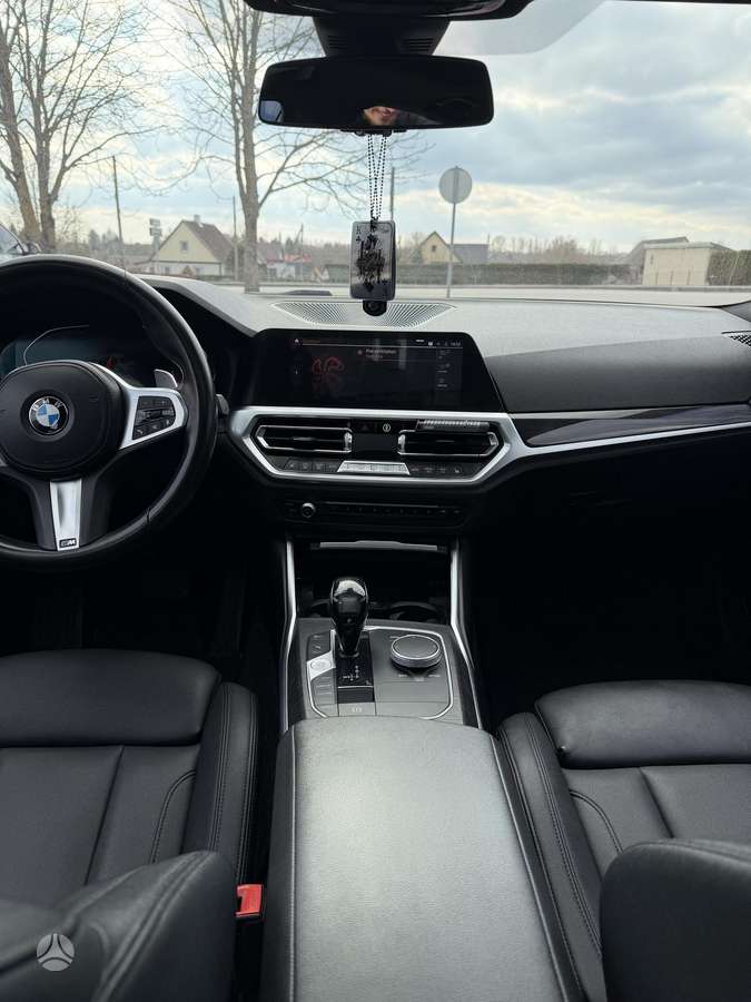 BMW 330, 2.0 l., Седан