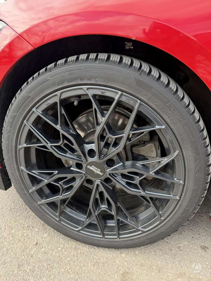BMW 330, 2.0 l., Седан