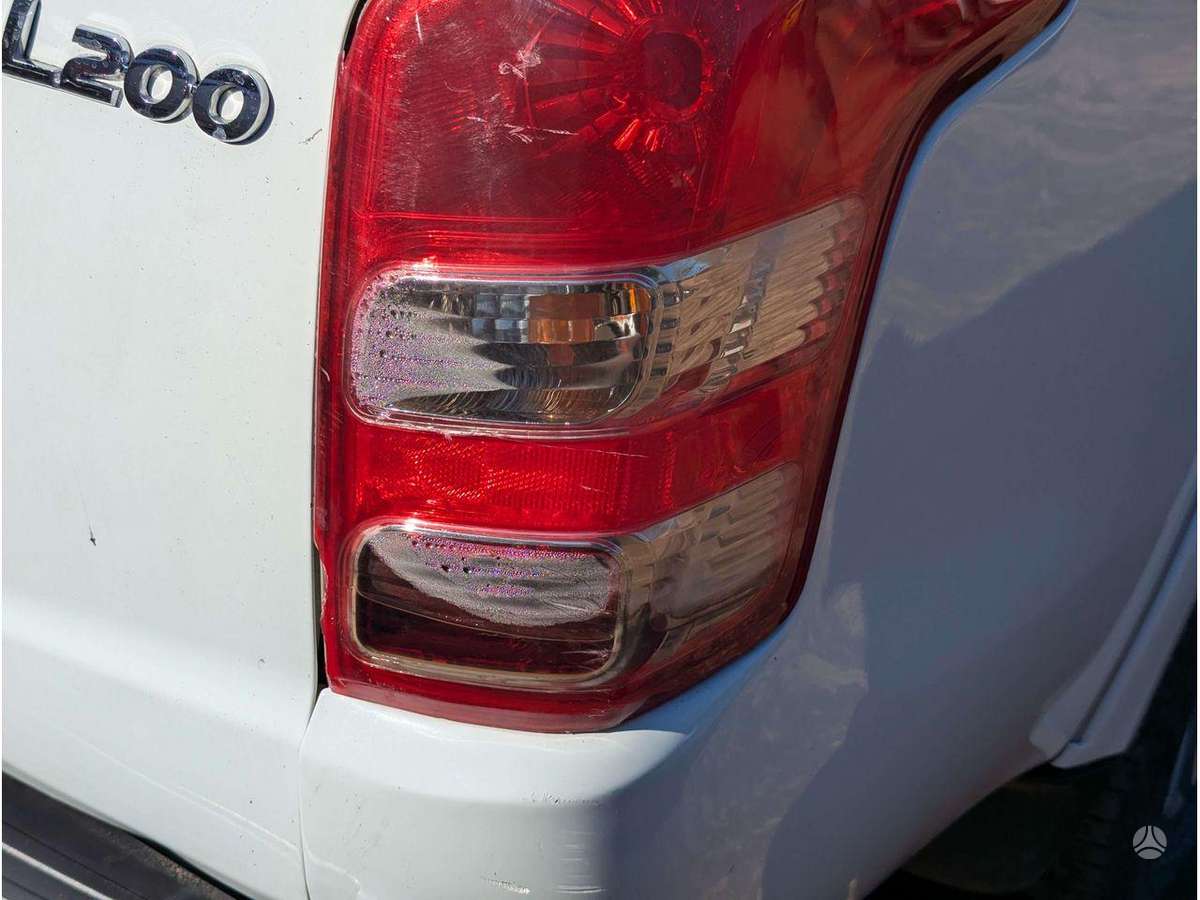 Mitsubishi L200 engine