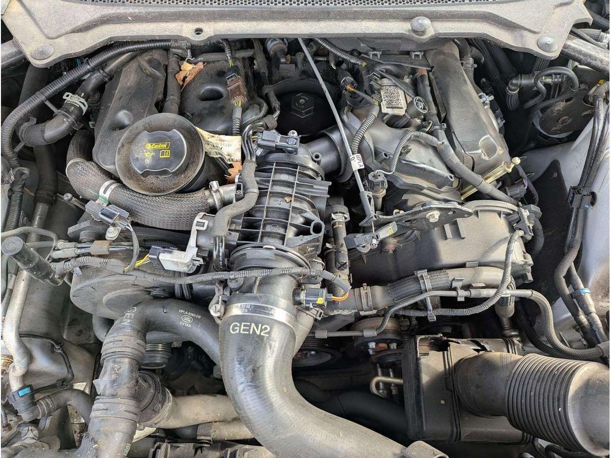 Land Rover Discovery engine