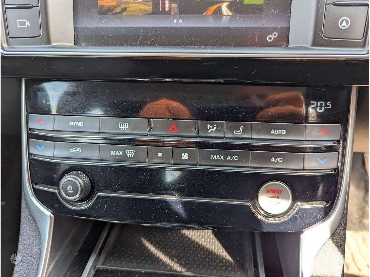 Jaguar XE engine