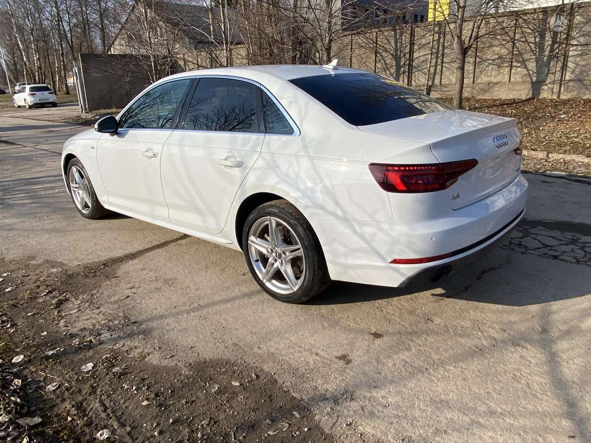 Audi A4, 2.0 l., Седан