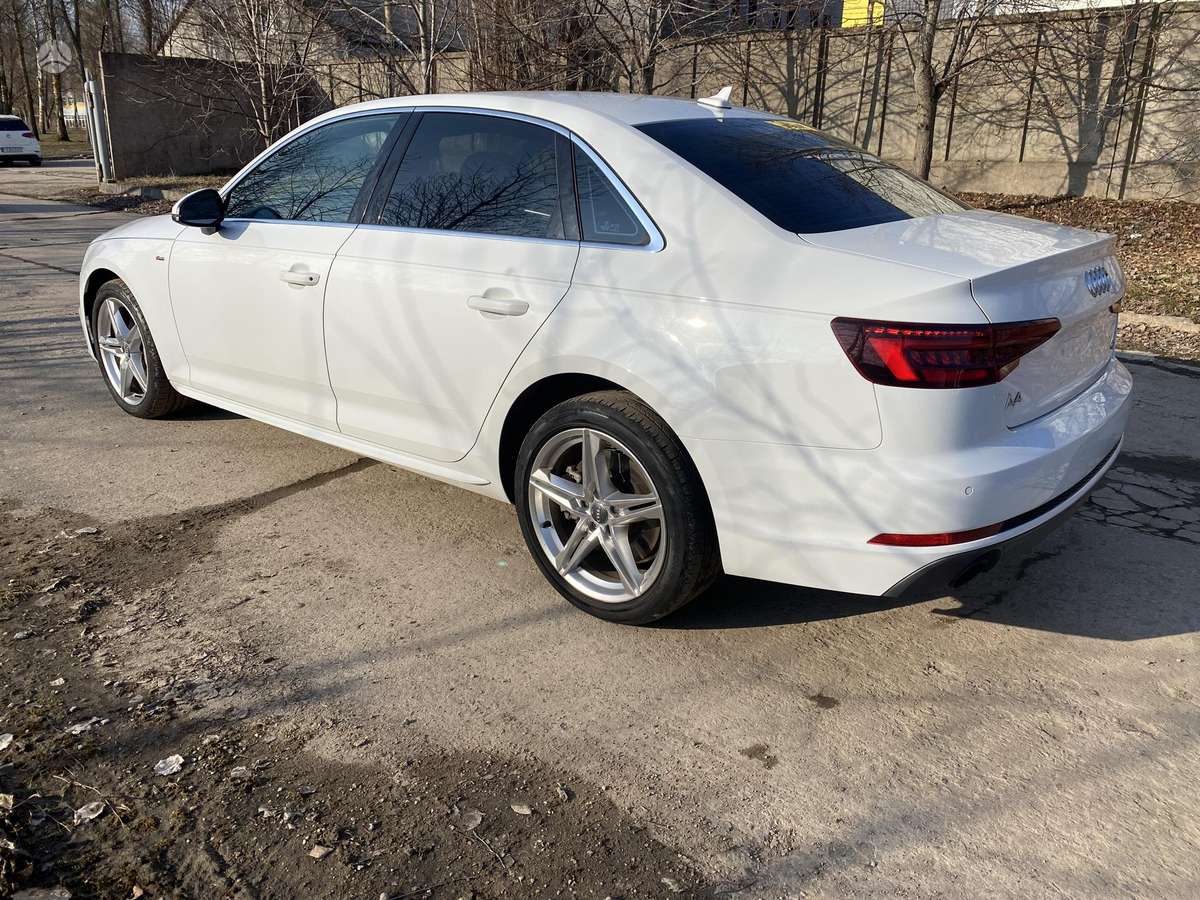 Audi A4, 2.0 l., Седан