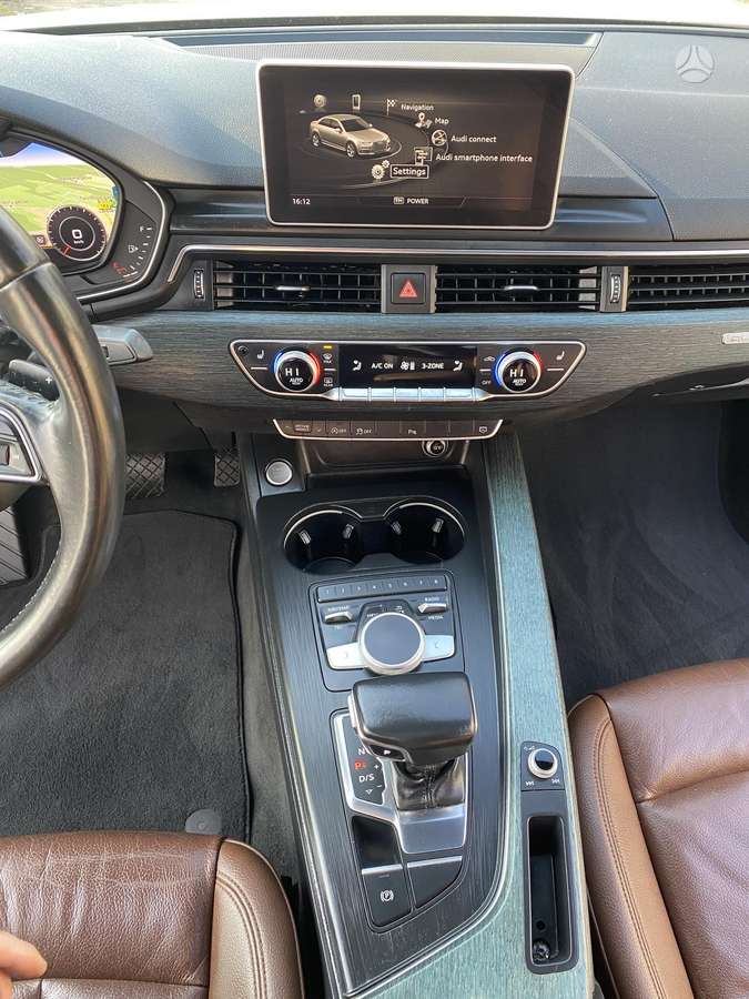 Audi A4, 2.0 l., Седан