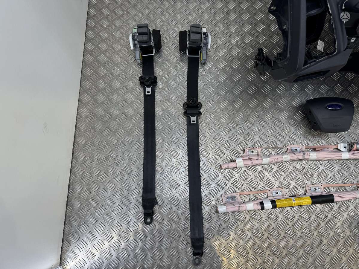 Ford EcoSport детали салона