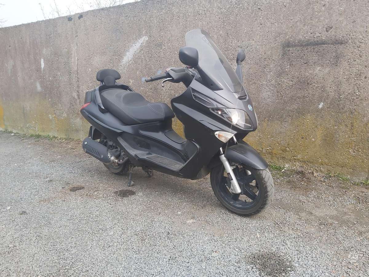 Piaggio Xevo 125cc, scooters / mopeds