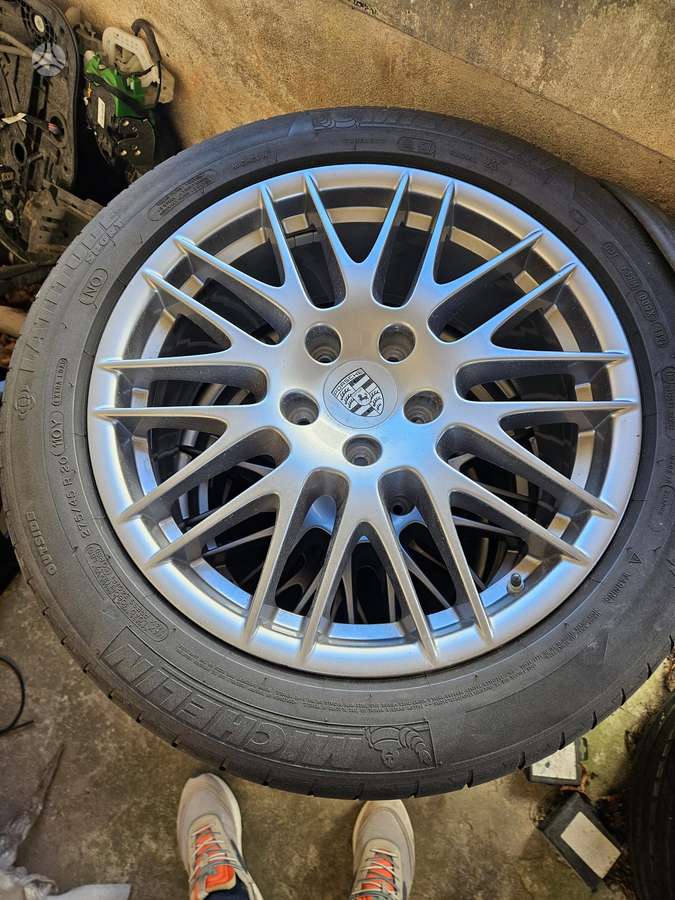 Porsche Cayane, lengvojo lydinio, R20