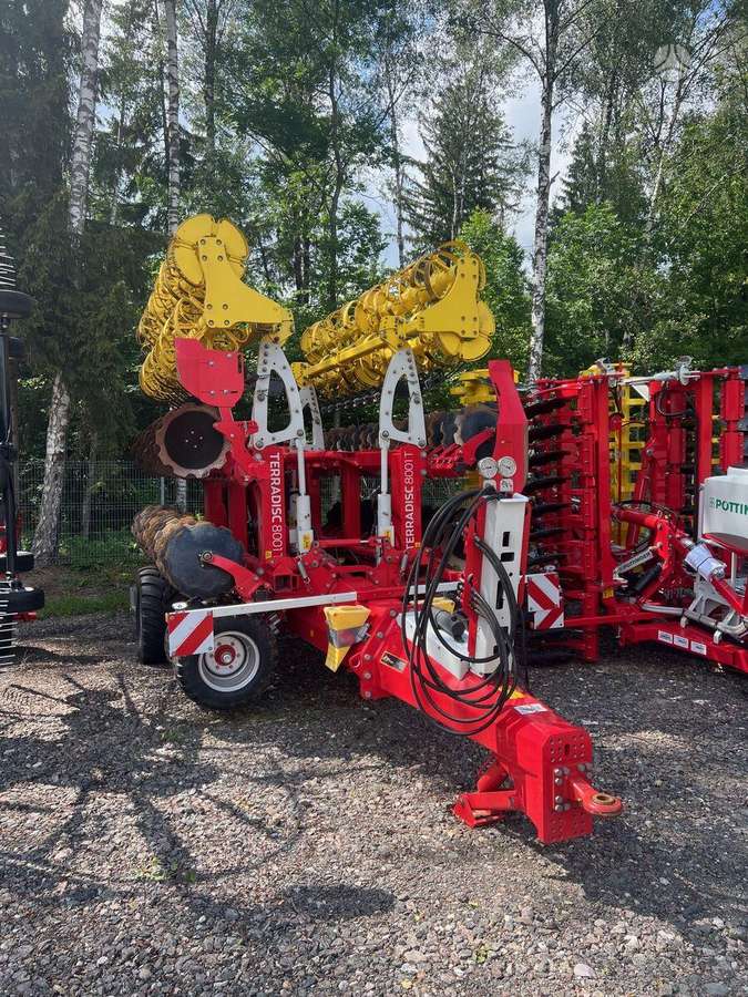 Pöttinger Terradisc 8001 T, scrapers, scrubbers