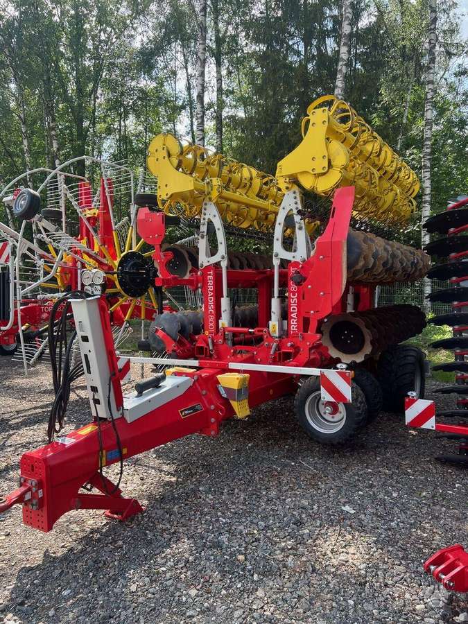 Pöttinger Terradisc 8001 T, scrapers, scrubbers