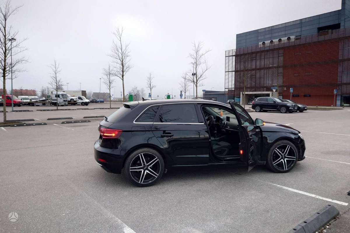 Audi A3, 1.6 l., hatchback